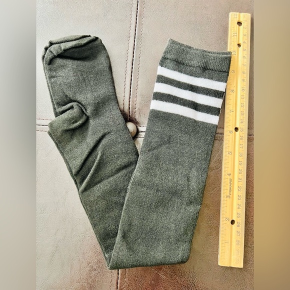 NWT 2 Pair of Thigh High/Over the Knee Black and White Tube Socks w/ 3 Stripes - Picture 13 of 15